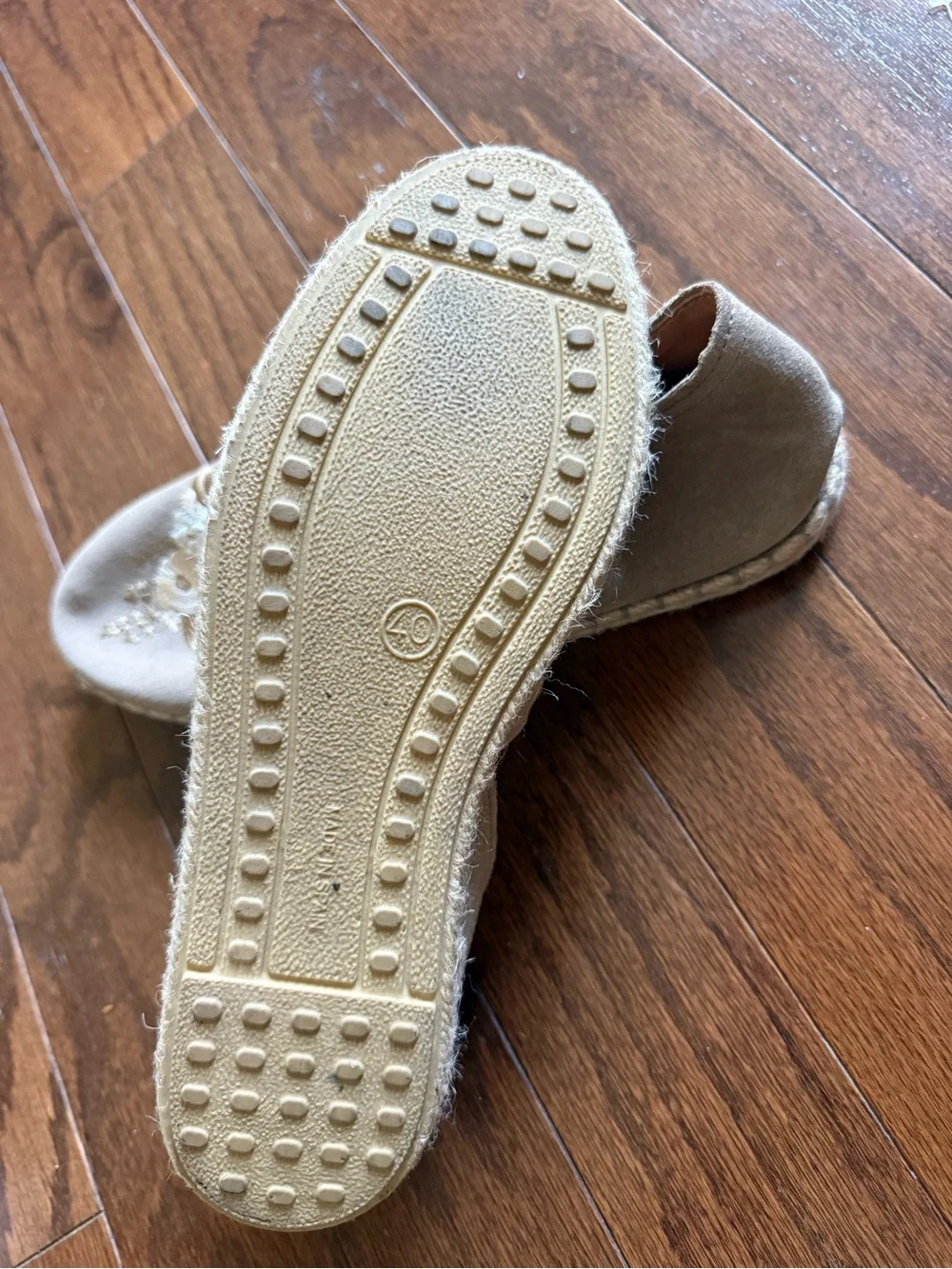Verbenas Women’s Beige Embroidered Suede Espadrilles size 40 EU